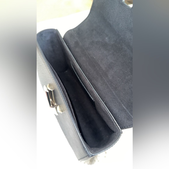 Louis Vuitton Twist MM - Picture 7 of 10